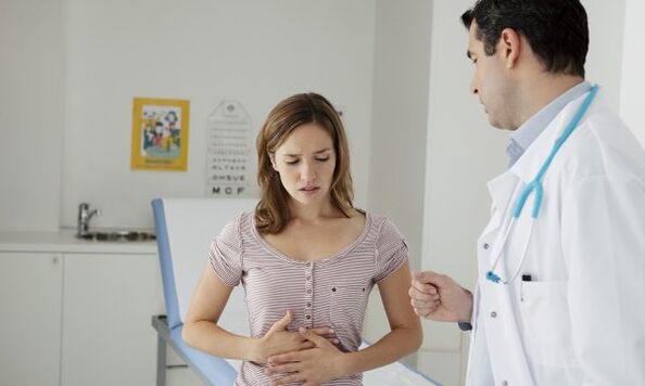 Gastroenterologen vil i detaljer forklare patienten med pancreatitis, hvordan man spiser for ikke at skade kroppen