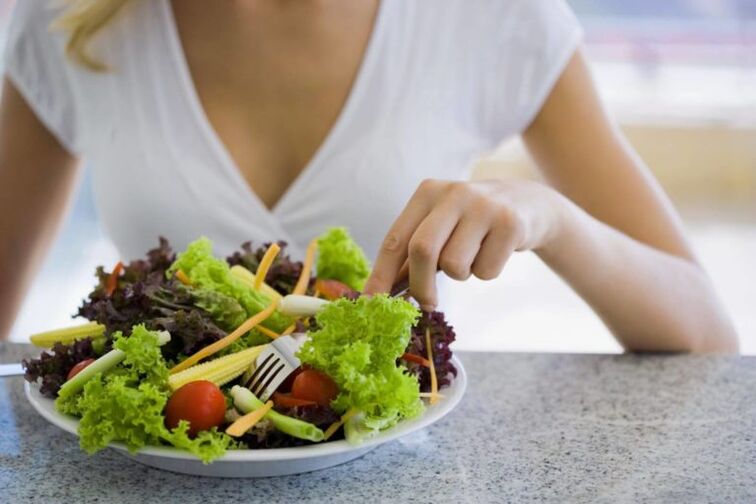 spise grøntsagssalat på din yndlingsdiæt